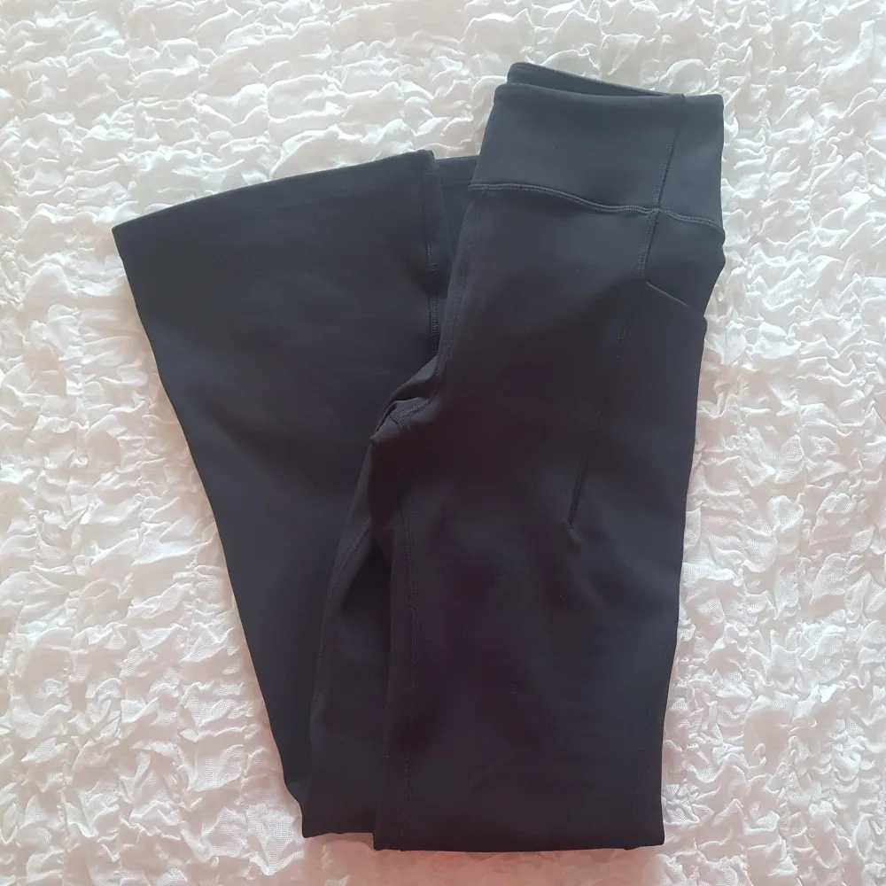 Nya i påse, hann dock ta bort lappen. Fina recensioner online. Håller in & formar - Älskar Glowmodes leggings, men dessa flare kändes aningen korta på mig. Fickor!! Skriv för mer info. ~ STOR rensning i shop ~. Sportswear.