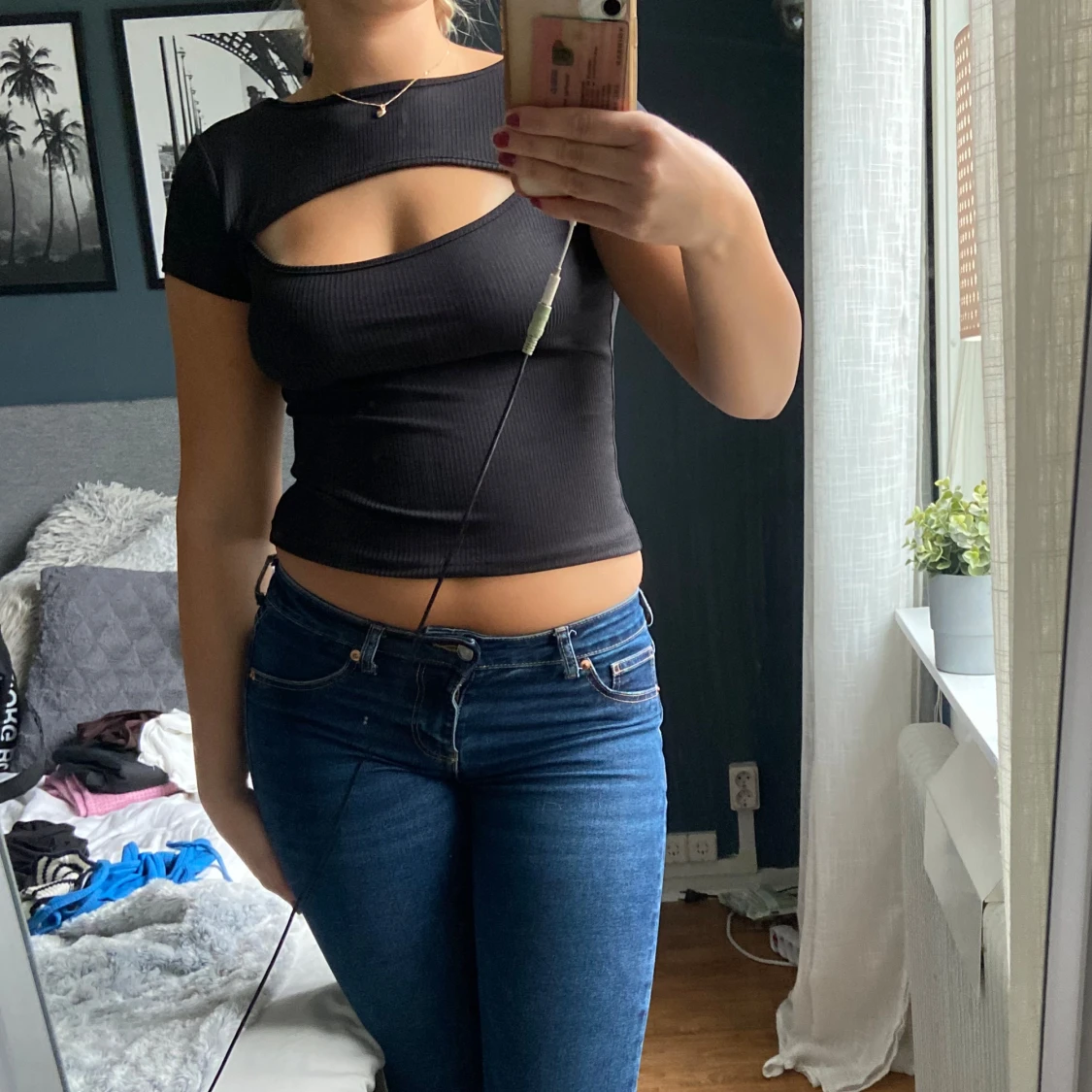 Svart topp öppen framtill 