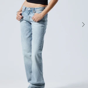 Lågmidjade jeans 💗 - Jätte fina jeans jag köpte från weekend men tyvärr för små för mig ❤️w: 24 längd 32  