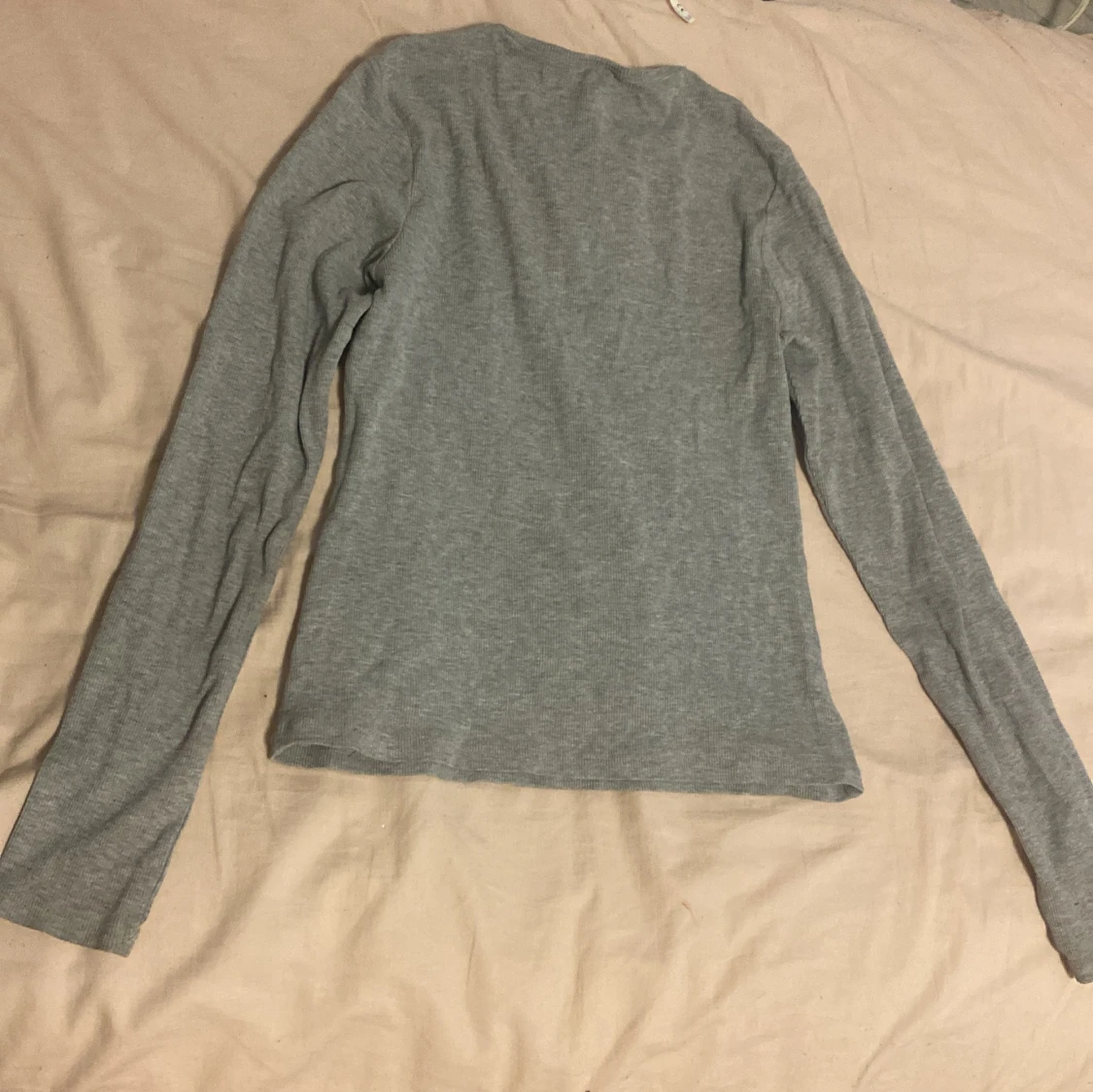 En grå tröja från Ü - 90