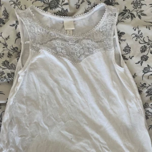 Linne  - Säljer dehär fina linnet från hm! Bra skick! Skriv för fler bilder elr frågor😇