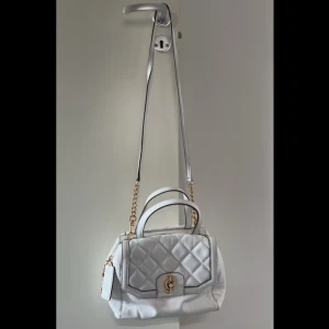 JuicyCouture väska! - Jag säljer en jätte fin juicy couture väska. Den har används ett par gånger, men är i jätte bra skick!💗