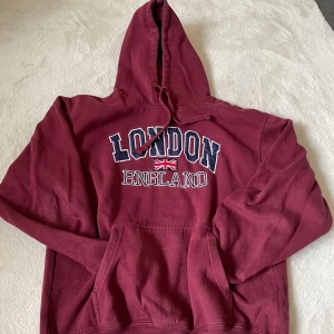 Hoodie - Jätte bra skick  Knappt använd 