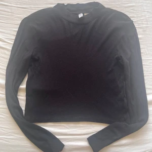 Långärmad tröja - Använd flitigt väldigt skön 