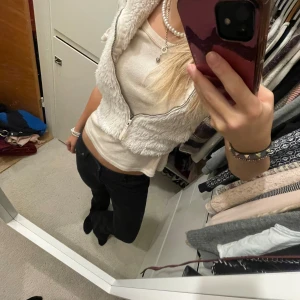 Pälsväst - Superfin pälsväst. Passar på mig som har S. Från Hm men säljs inte längre. Verkligen jättefin till hösten❣️