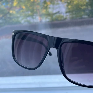 Grisch glasögon - Säljer dessa snygga glasögon nu för ett bra pris , liknar rayban boyfriend och har ett lila-blått lins. Skriv om du är intresserad, pris kan diskuteras 