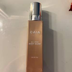 Body glow ifrån Caia i färgen Golden tan. Endast testad på min hand för att se färgen men aldrig kommit till användning. 