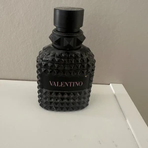 Valentino herrparfym - Ungefär 10-15 sprut använt Original pris 1000