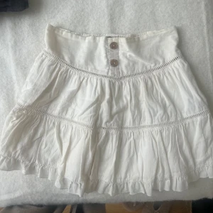 Zara kjol - Kjol från zara som har använts men är i ganska bra skick. 