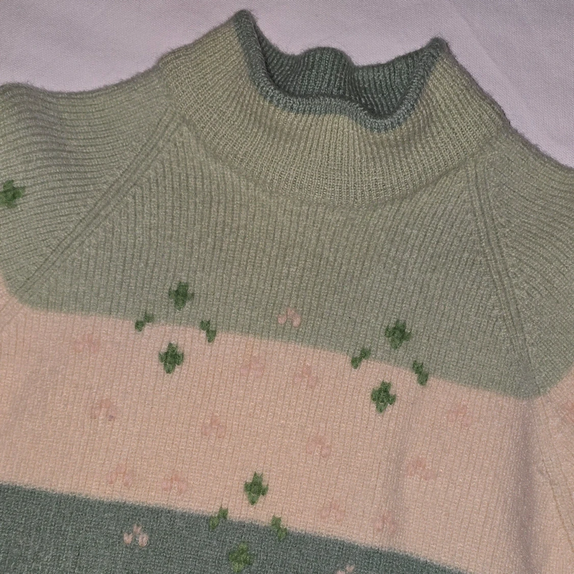 Grön och beige stickad tröja - 90