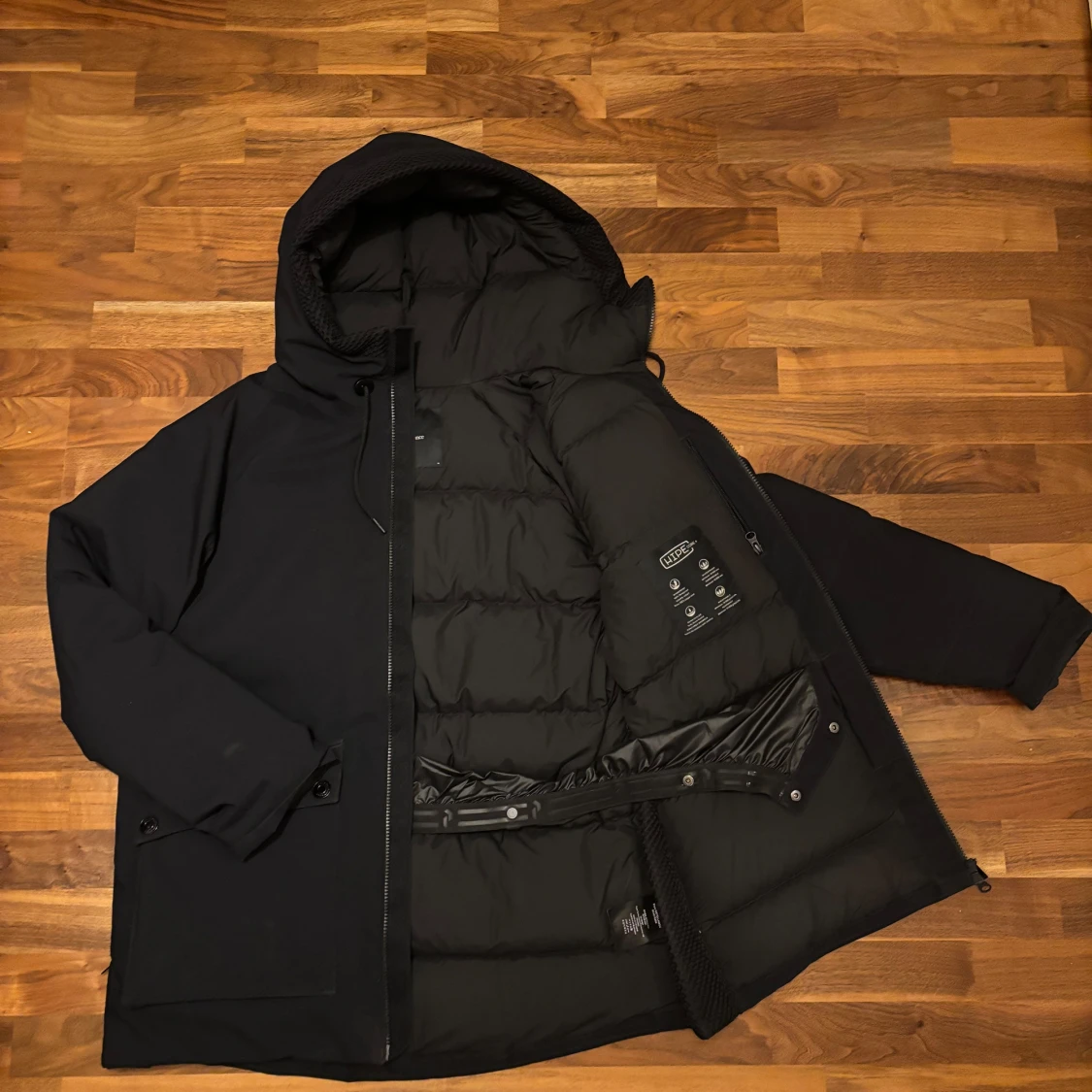 Svart vinterjacka med luva  - 90