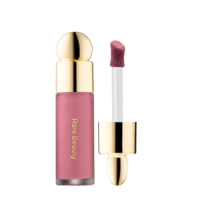 Soft Pinch Dewy Liquid Blush från Rare Beauty - Säljer en Soft Pinch Dewy Liquid Blush i nyansen 'Encourage' från Rare Beauty. Denna flytande rouge har en mjuk rosa ton och kommer i en elegant förpackning med guldlock. Perfekt för en naturlig och hälsosam glöd. Blushen är helt ny då jag fick den i present men den inte passar mig❤️ orginalpris är 335kr 
