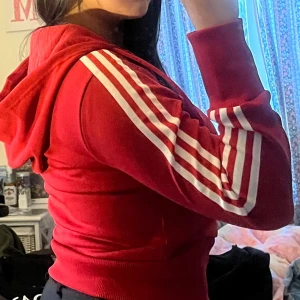 Röd adidas kofta - 200