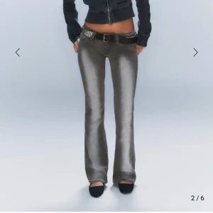 Gråa bootcut jeans - Cheap Monday - Superfina gråa bootcut jeans från Cheap Monday (Weekday). Storlek 24/30. Helt nya med prislappen kvar💕