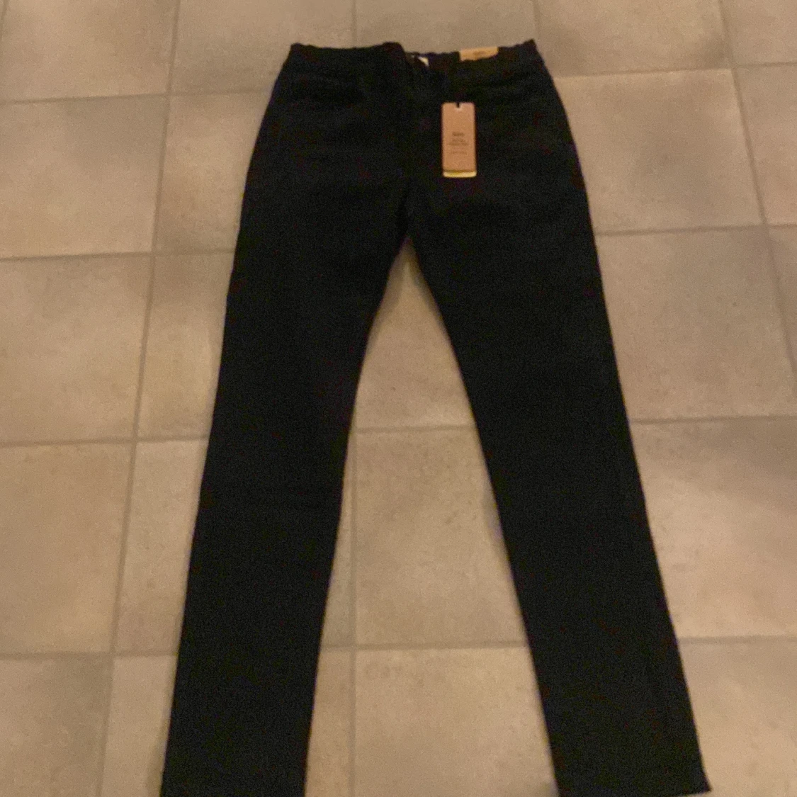 Svarta jeans från Lindex aldrig använda