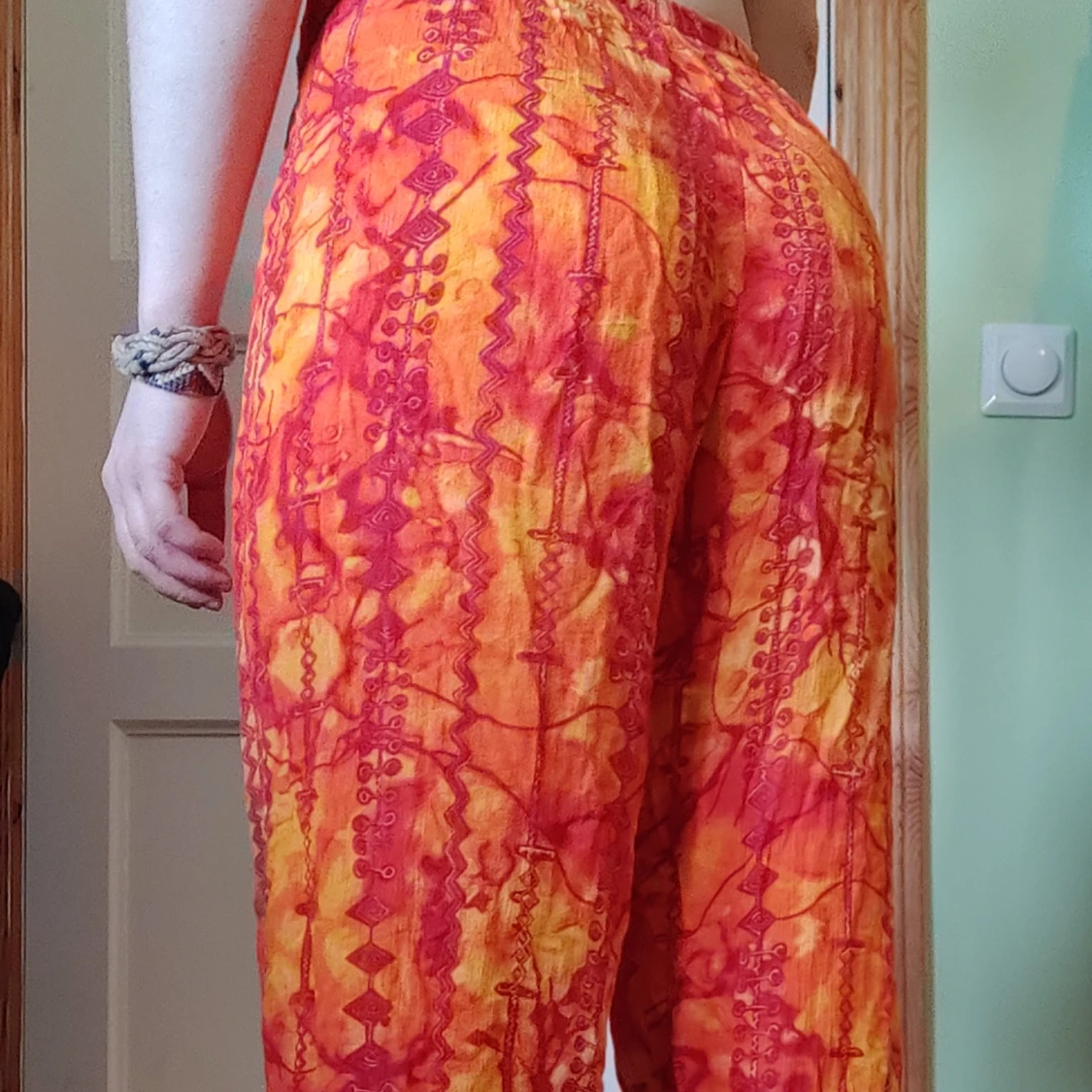 Färgglada byxor med mönster