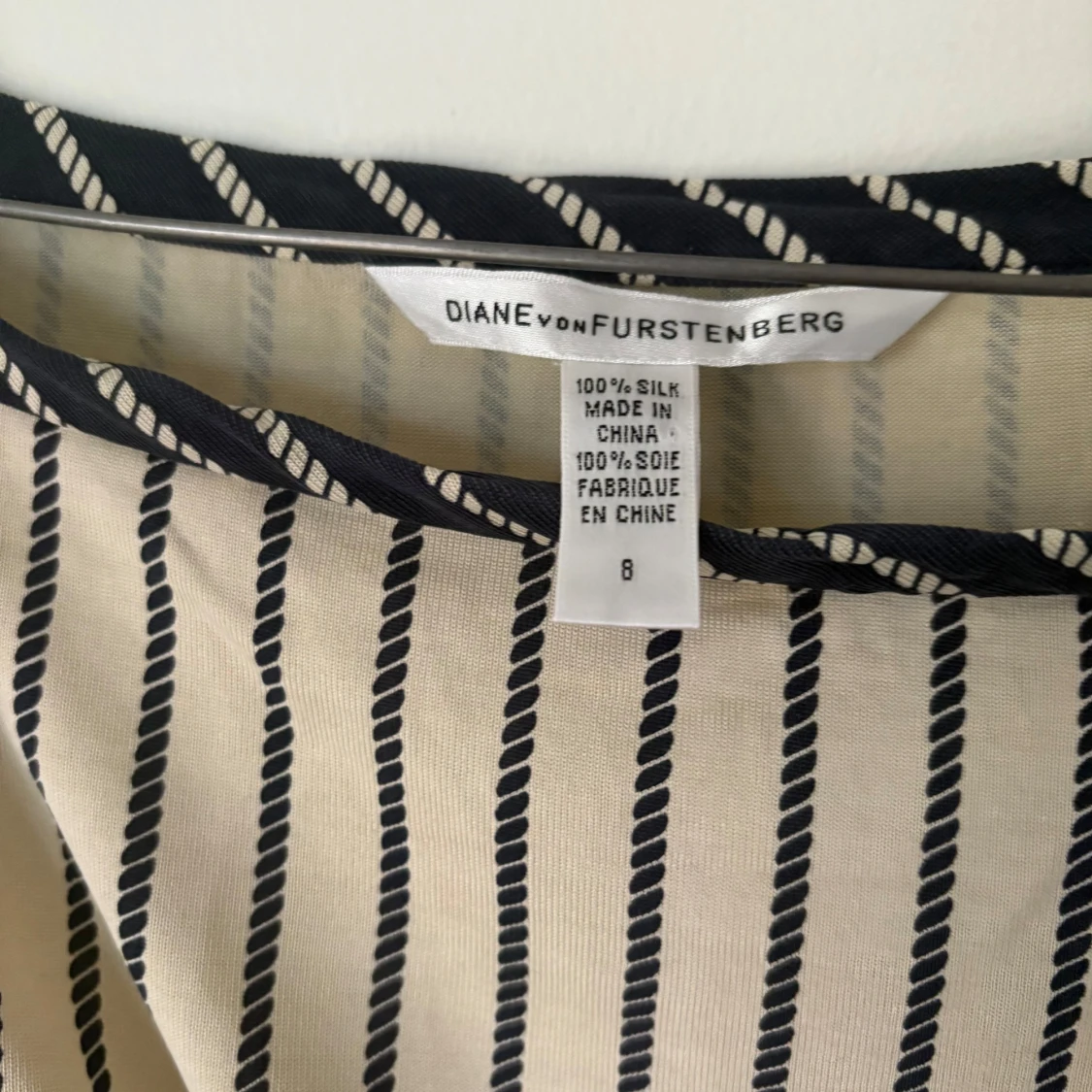 Randig sidenklänning från Diane von Furstenberg - 90