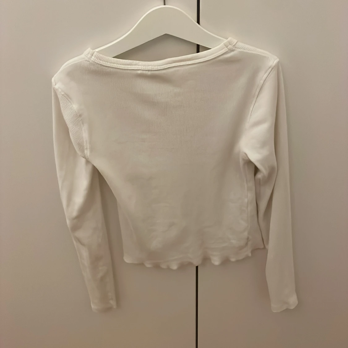 Vit ribbad kofta  - 90