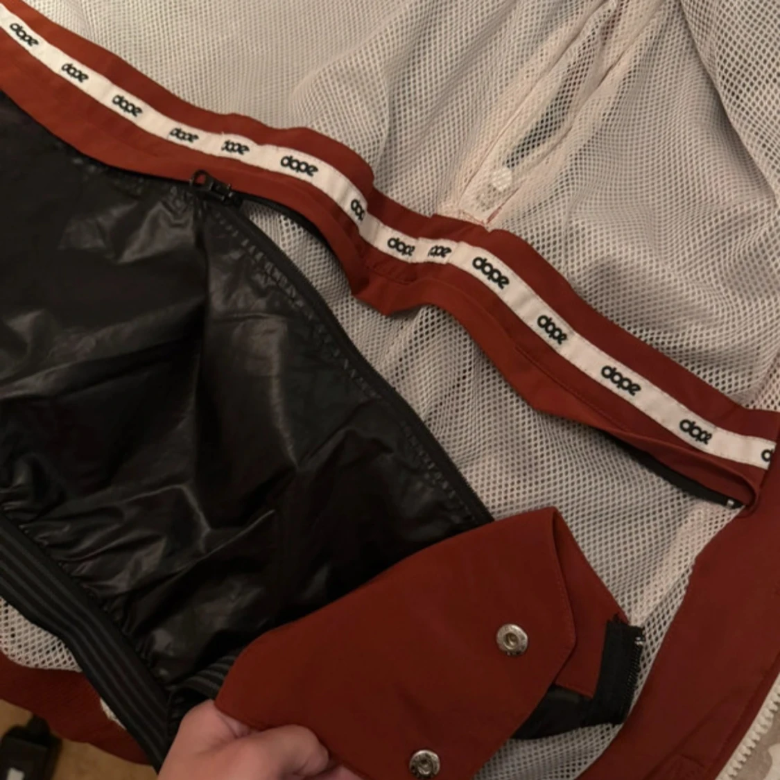 Röd och svart jacka från Dope - 93