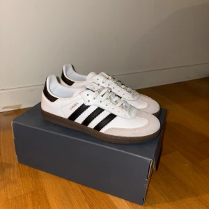 Adidas Samba  - Endast använd ett par gånger, storlek 34