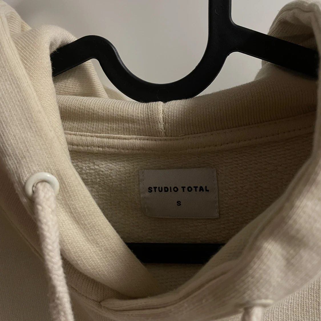 Beige hoodie från Studio Total - 91