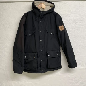 Fjällräven jacka - Svart Fjällräven jacka i storlek XS.
