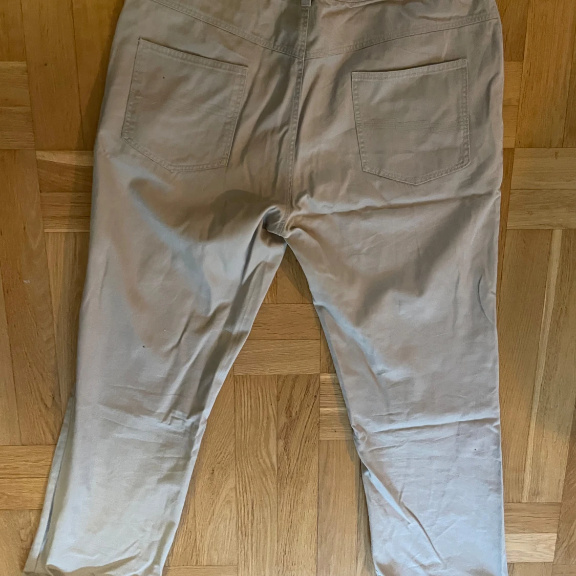 Beige byxor från MR - 90