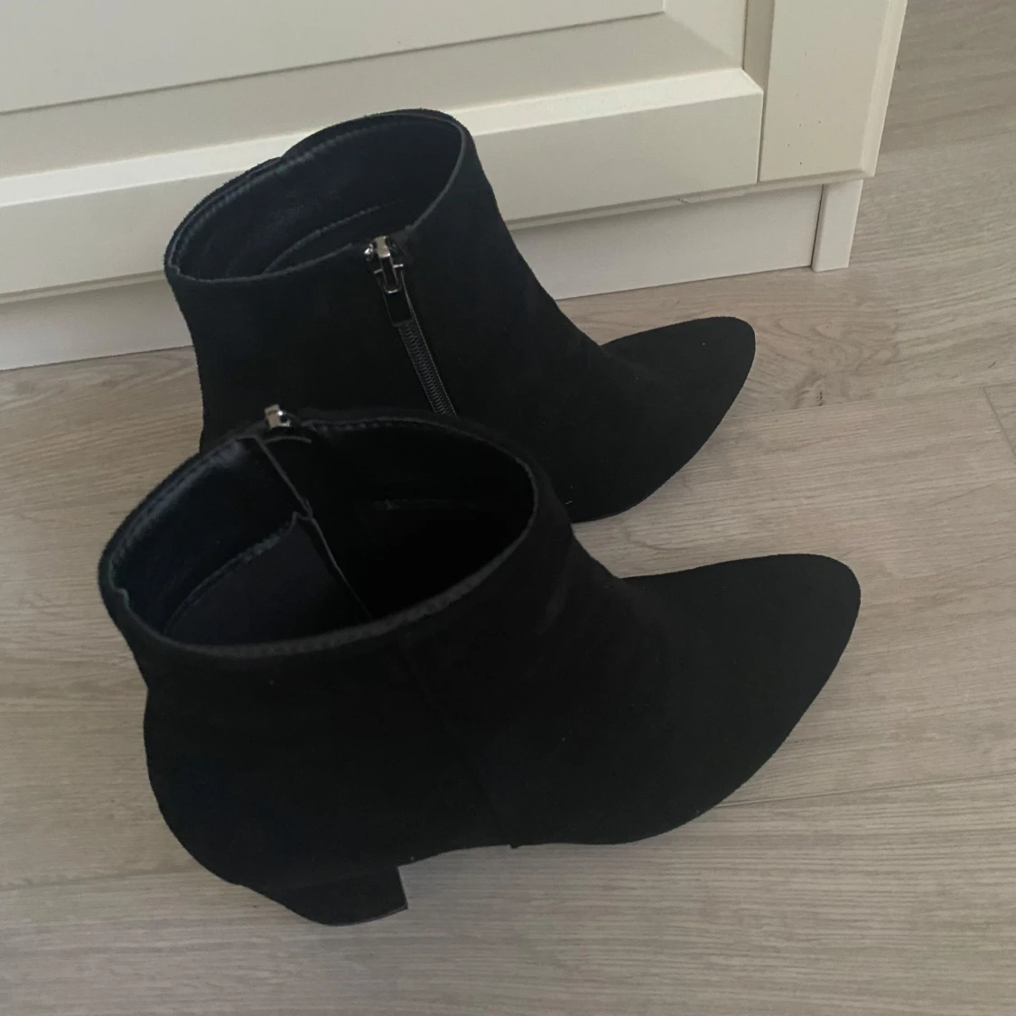 Svarta stövletter med dragkedja - 2