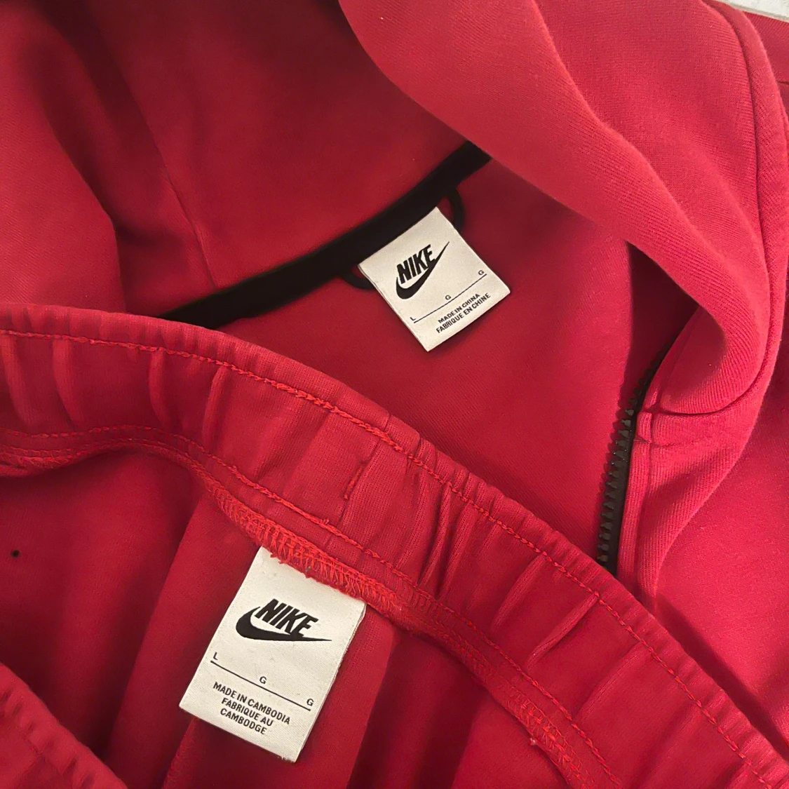 Röd fleecejacka från Nike - 1