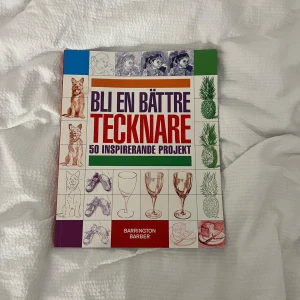 Bli en bättre tecknare: 50 inspirerande projekt - Upptäck en kreativ bok av Barrington Barber med 50 projekt för att förbättra dina teckningsfärdigheter. Innehåller steg-för-steg-instruktioner för att rita djur, människor och vardagsföremål. Perfekt för både nybörjare och erfarna tecknare som vill utveckla sin stil.