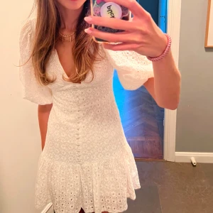 Studentklänning - Säljer min älskade studentklänning!! 💓så fin! Storlek 34. Jätte unik!