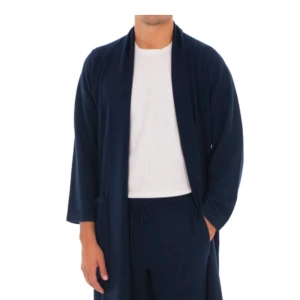 Mörkblå morgonrock från Soft Goat i cashmere - Snygg och mjuk mörkblå morgonrock från Soft Goat i 100% cashmere. Den har långa ärmar och ett praktiskt knytbälte i midjan. Perfekt för att mysa hemma.