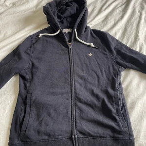 Morris zip hoodie - En mörkblå zip-hoodie från Morris, storlek M i fint skick. Nypris: 1399