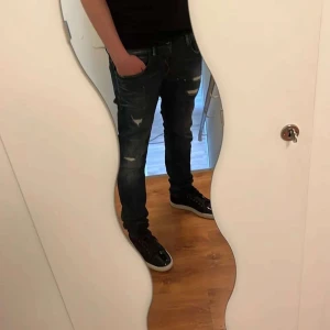 Replay jeans  - Säljer mina replay jeans , inga defekter och 9/10 skick.  Riktigt feta och svåra att få tag på 