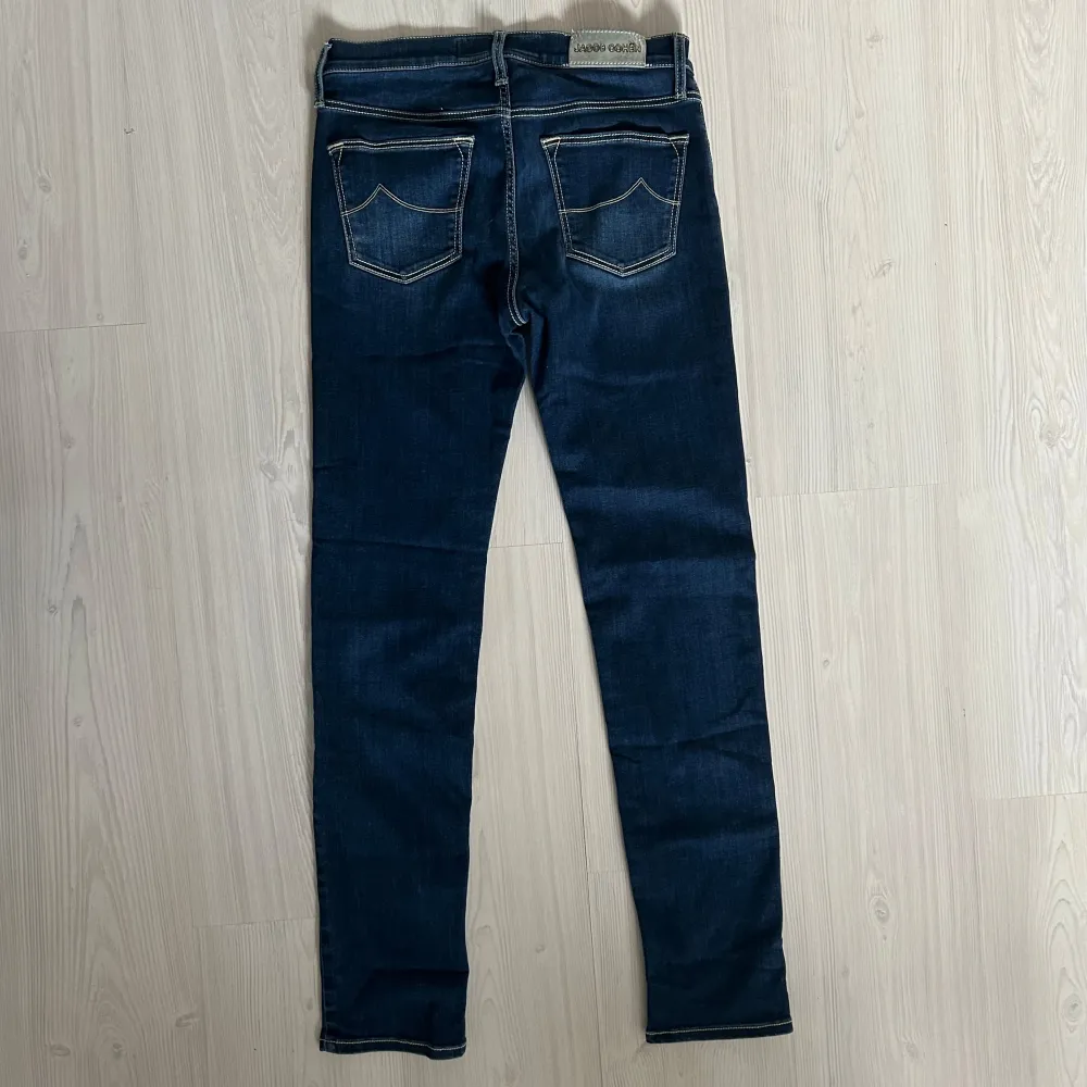 Tja säljer nu ett par jeans från Jacob Cohen i storlek W27 för endast 799kr! Passar även som W28. Pris är ej hugget i sten hör av er i dm vid funderingar!. Jeans & Byxor.