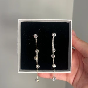 Örhängen - Helt nya örhängen, aldrig använda💖