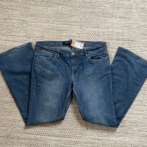 Utsvängda jeans - Säljer dessa jeans då jag köpte dem secondhand och köpte i fel storlek! Är i jättebra material och jättesnygga💗💗
