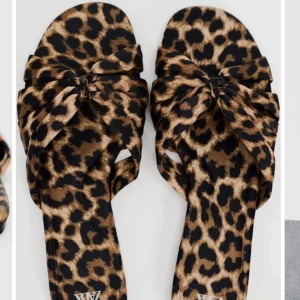 Lejopard sandaler - Jättefina lejopardsandaler från Zara. Knappt använda och inga skador