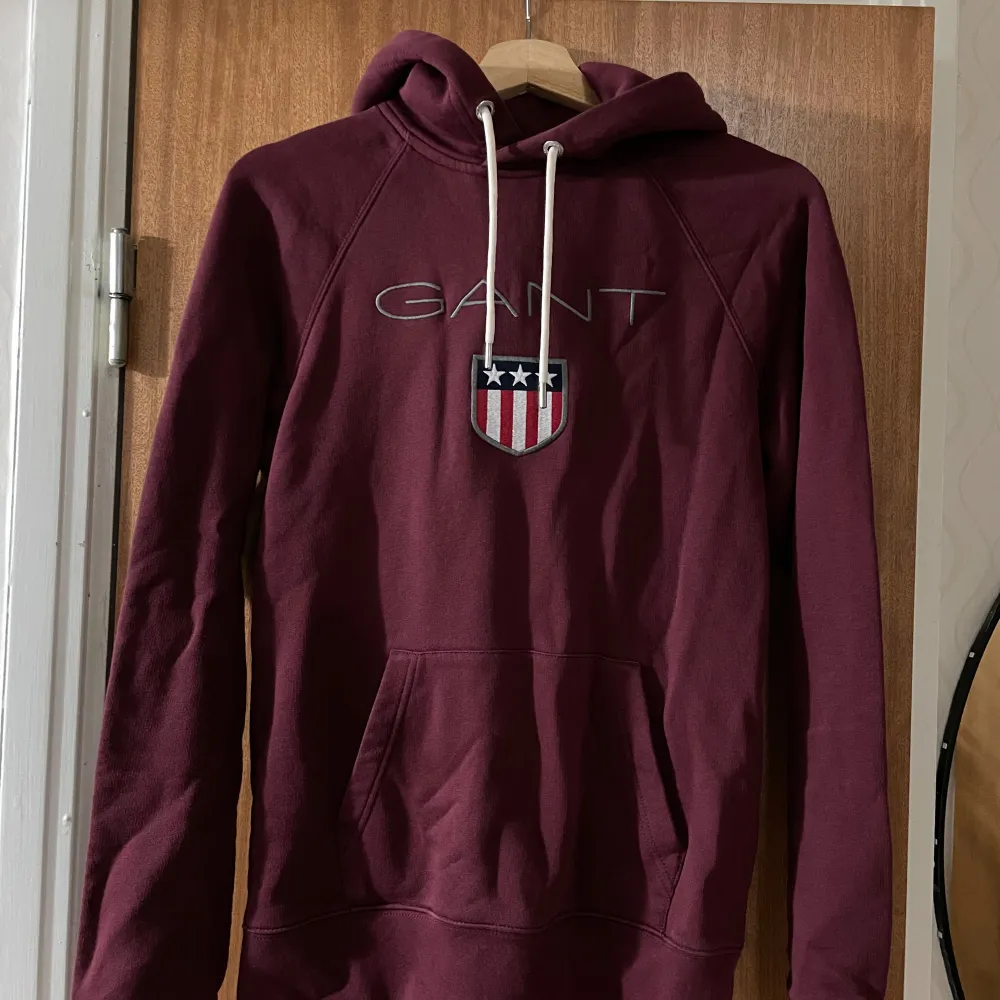 Gant hoodie, dam, s, Aldrig använt, vinröd, köpt från johnells. Hoodies.