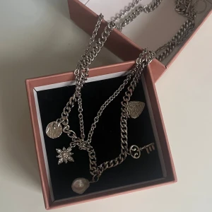 Halsband - Sjukt snyggt halsband som aldrig kommit till användning💕