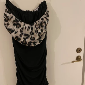 Klänning  - Snygg men det är små för mig.