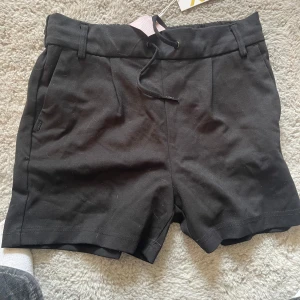 Kostym shorts svarta - Bra aldrig använda då dem inte passar mig💕