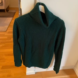 Grön stickad tröja  - Bra skick 