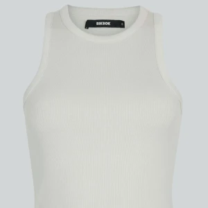 Topp Bikbok - Säljer denna topp från bikbok i färgen off white. Ej använd med lappen kvar. Nypris: 159kr, jag säljer för 60kr.💕