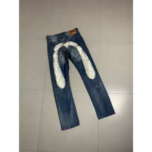 Evisu jeans - (Lånad bild, skriv för fler) Coola evisu jeans med tryck där bak