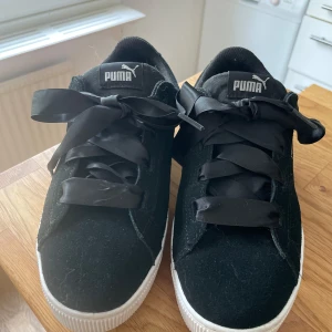 Puma skor - Alldeles nya använt en gång vid provning då de var förstora. Strl 38/39