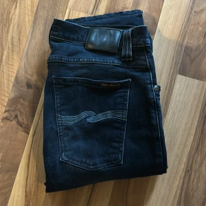 Nudie jeans - Tja säljer dessa snygga Nudie jeansen inge defekter eller sånt nypris 1500kr mitt pris 349kr