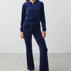 Gina Tricot velour set  - Super fint velour set från Gina Tricot, fin mörkblå färg i storlek XS🙌
