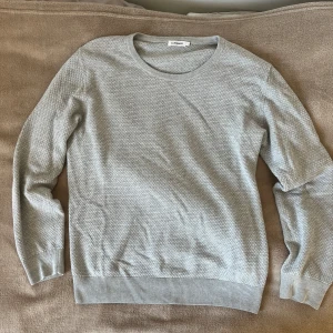 J.Linderberg tröja - J linderberg tröja i storlek L men passar också M. Extremt skön och bra kvalité.