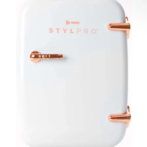 Vit sminkkylskåp från STYLPRO - Säljer ett superchict vitt sminkkylskåp från STYLPRO med snygga roséguldfärgade detaljer. Perfekt för att hålla dina skönhetsprodukter fräscha och svala. Det har en kapacitet på 4 liter och är kompakt nog att passa på ditt sminkbord. Inuti finns det en hylla och en liten förvaringsfack i dörren, perfekt för små flaskor och tuber. Perfekt för den som vill ha lite extra lyx i vardagen!
